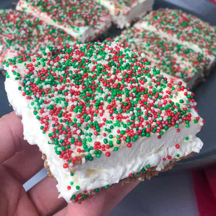 Christmas Cheesecake Crunch Bars-image