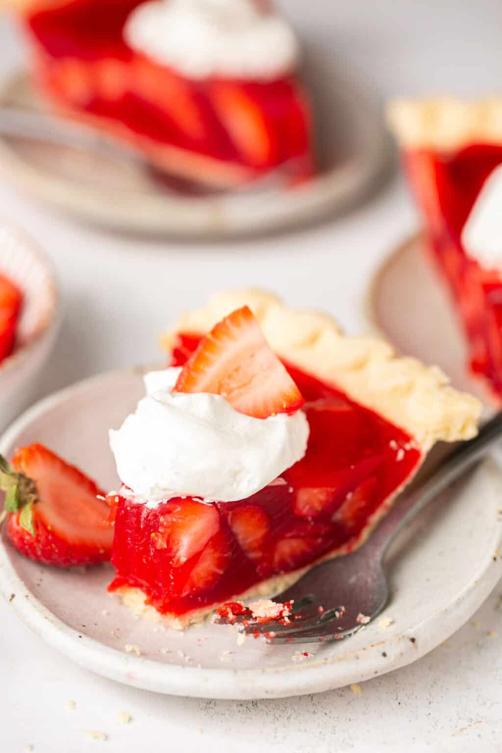 Easy Fresh Strawberry Pie with Jello (Just 157 Calories!) Lauren Fit