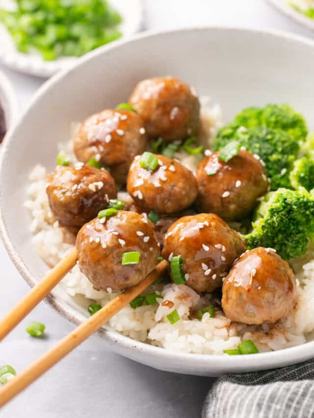 Easy 3 Ingredient Meatballs (Slow Cooker Grape Jelly Meatballs)