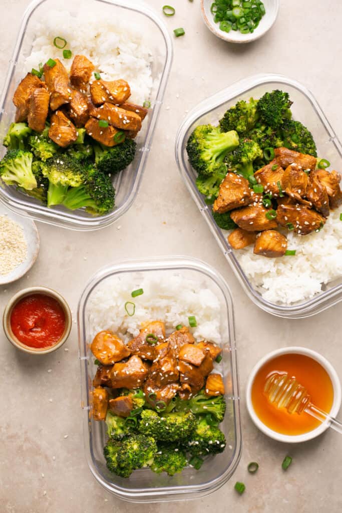 Honey sriracha chicken with rice and broccoli in meal prep containers