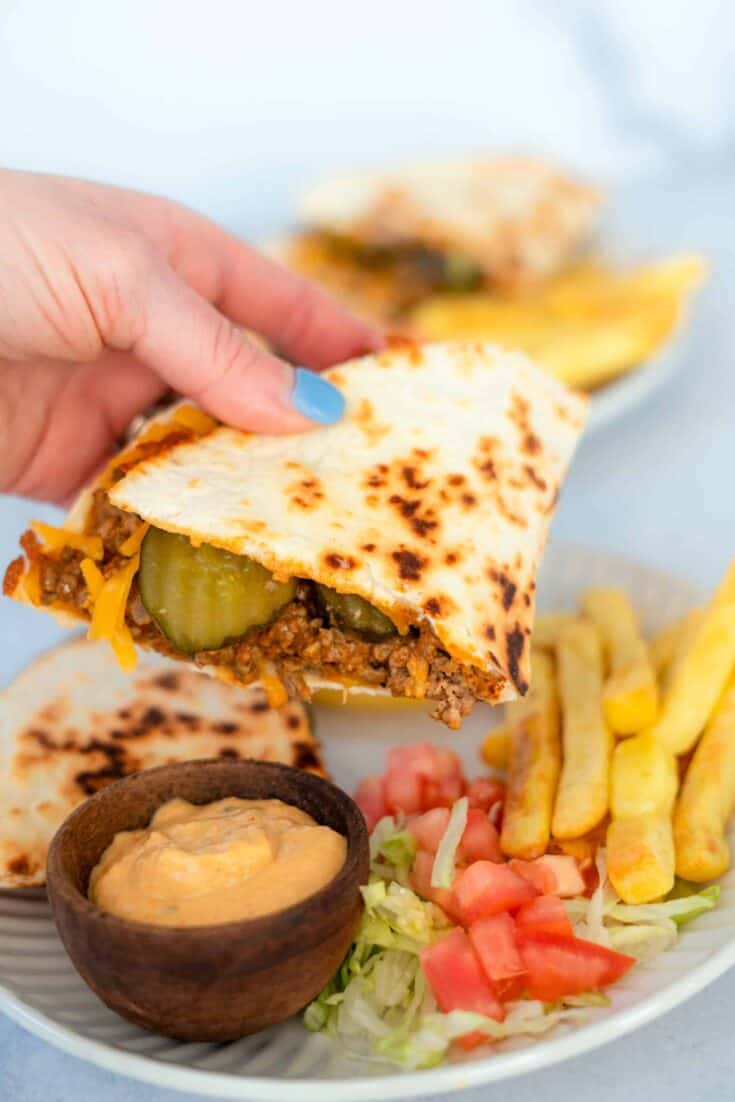 easy-macro-friendly-cheeseburger-quesadilla-10-minute-lauren-fit-foodie