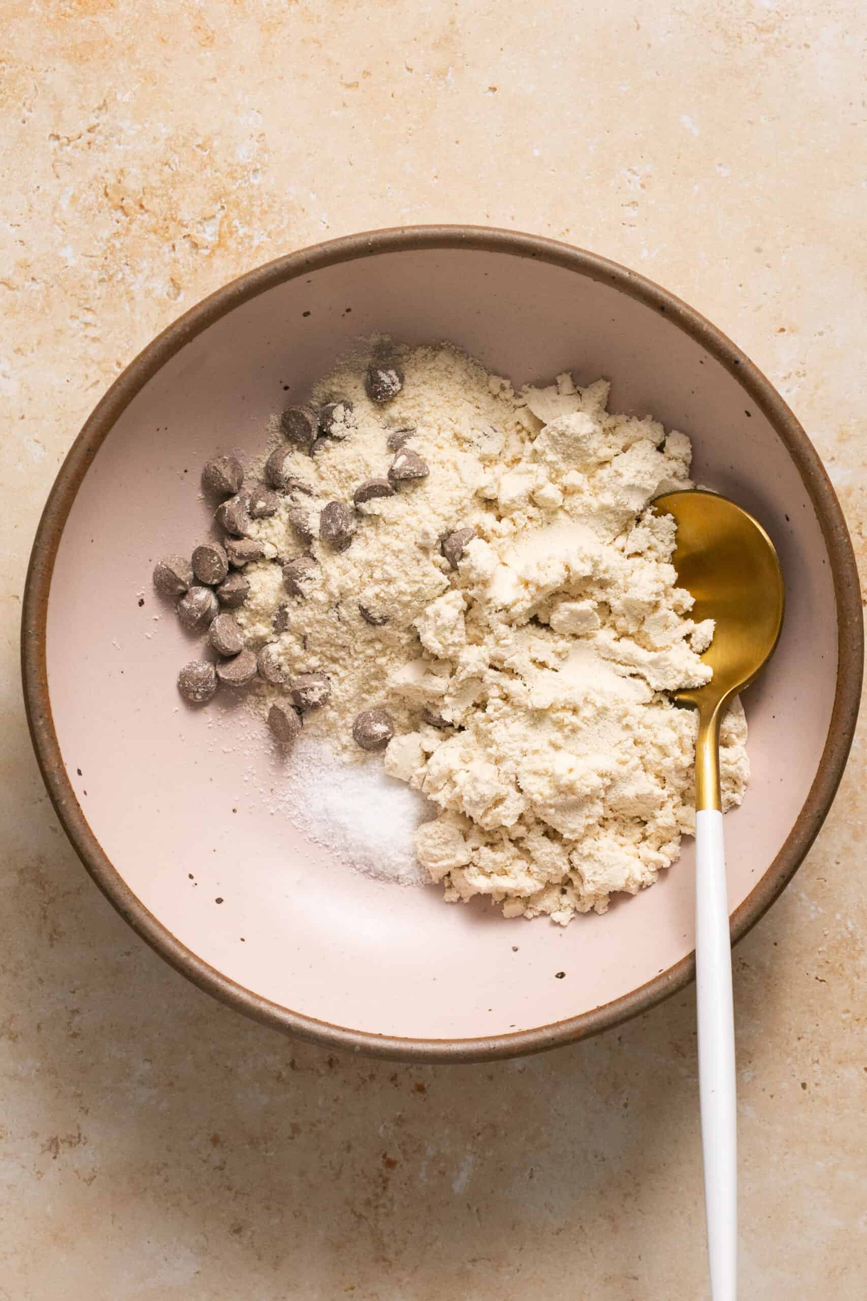 Easy Chocolate Chip Protein Skillet Cookie For Two (5 Ingredients