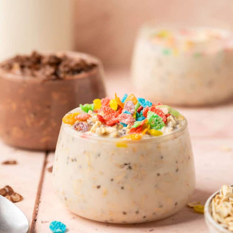 Cereal milk overnight oats topped with cereal pieces in small jars.